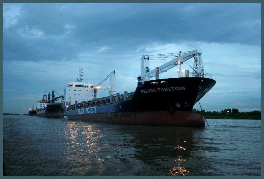 ship traffic Mississippi River